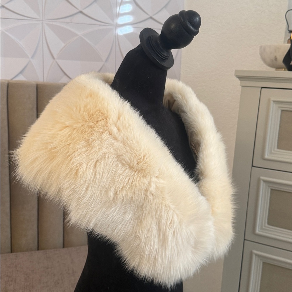 Saga fox fur wrap collar - Picture 4 of 9